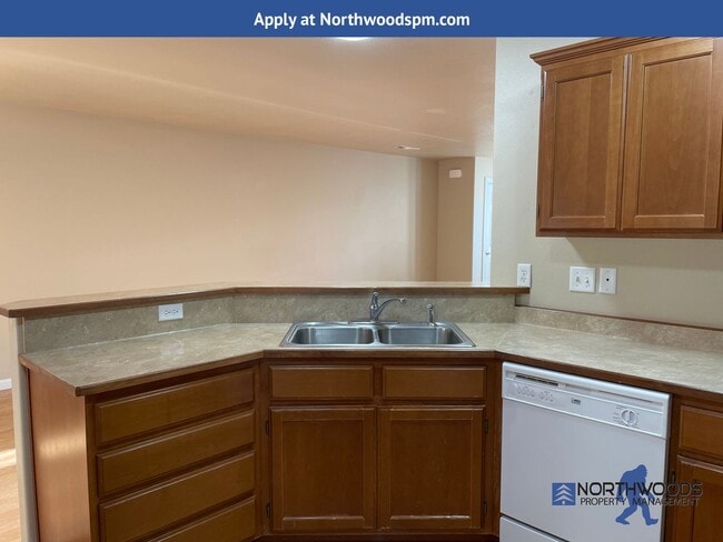 Building Photo - Very Nice 2 Bedroom 2 Bath Home Located in a 55+ Community in Central Point