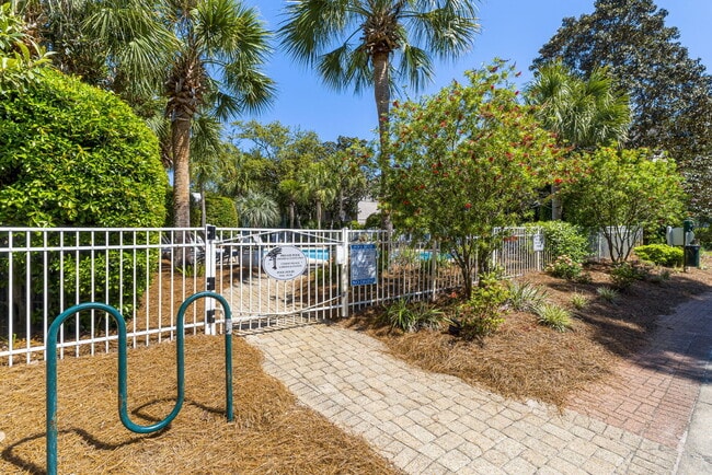Building Photo - 100 N Myrtle Dr