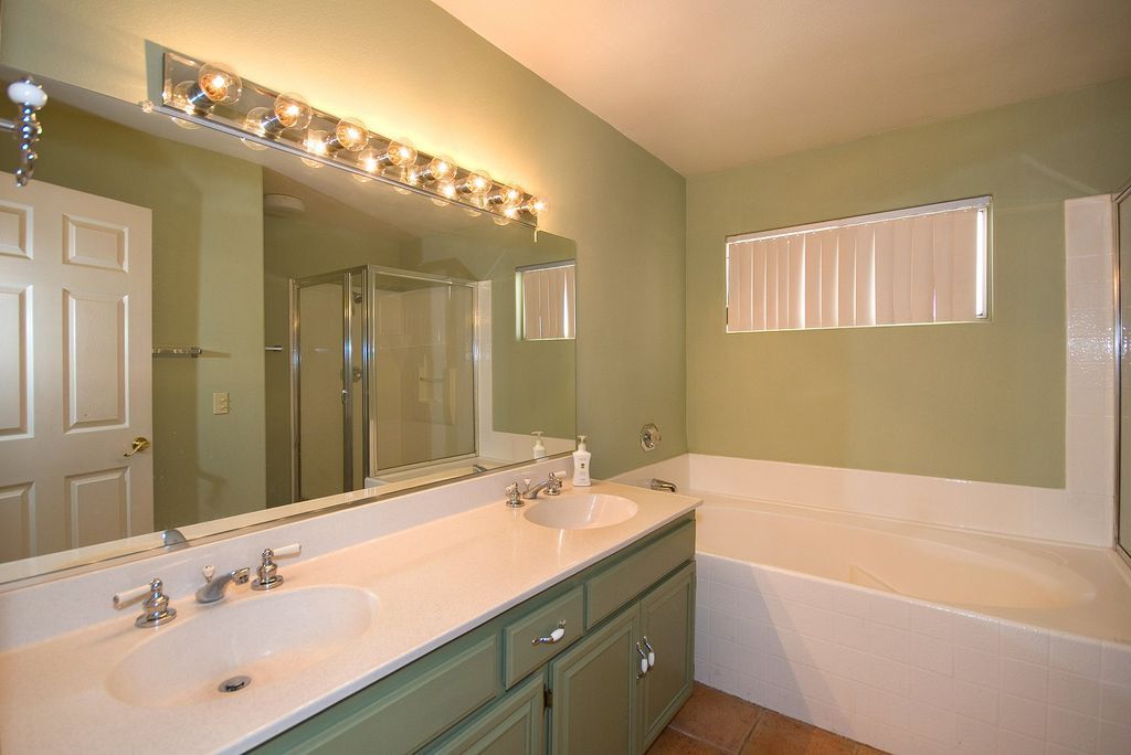 Building Photo - 18316 1/2 Keswick St