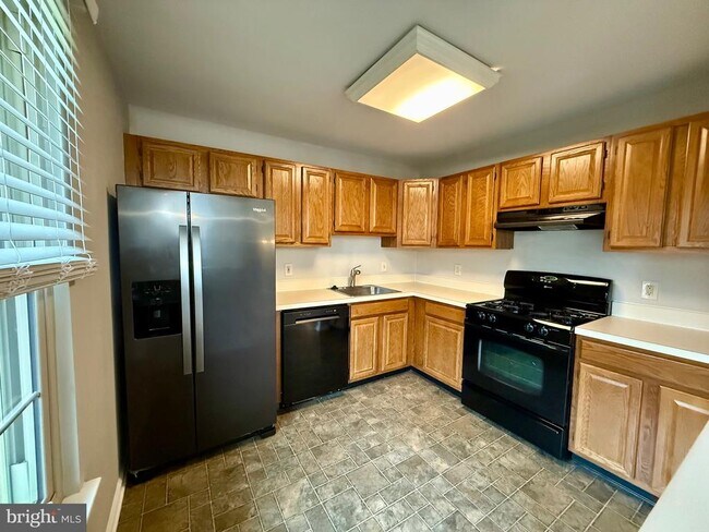 Building Photo - 2206 Brookhaven Dr