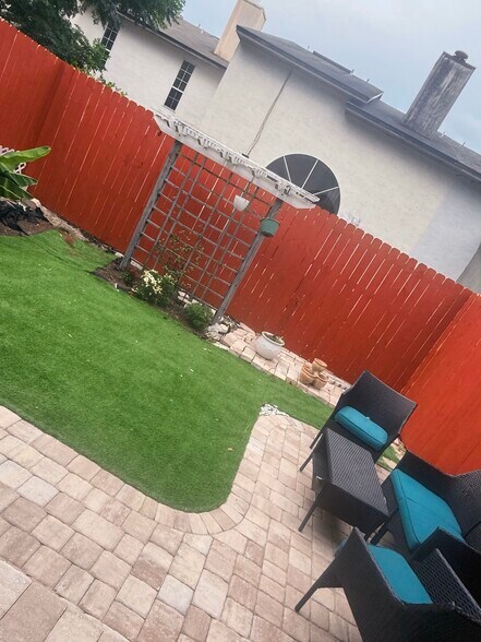 backyard - 1159 Fromage Cir W