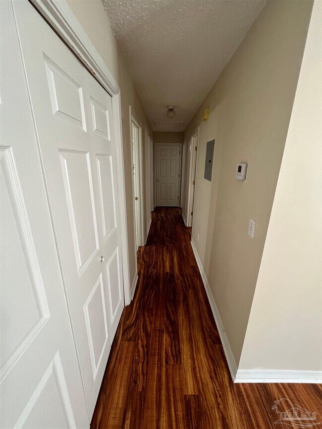 Building Photo - 1665 E Hatton St