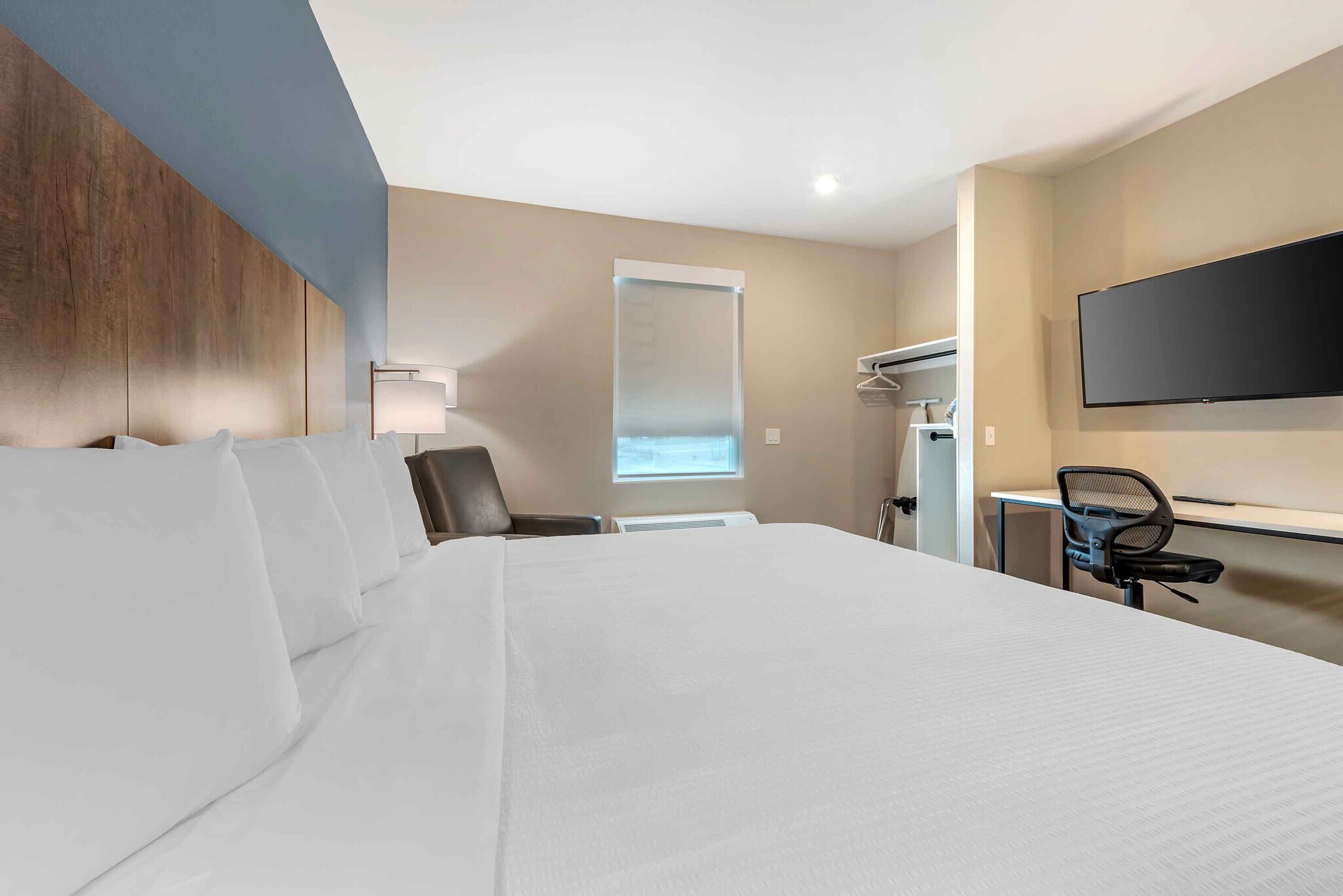 Building Photo - Furnished Studio-Jacksonville - Airport