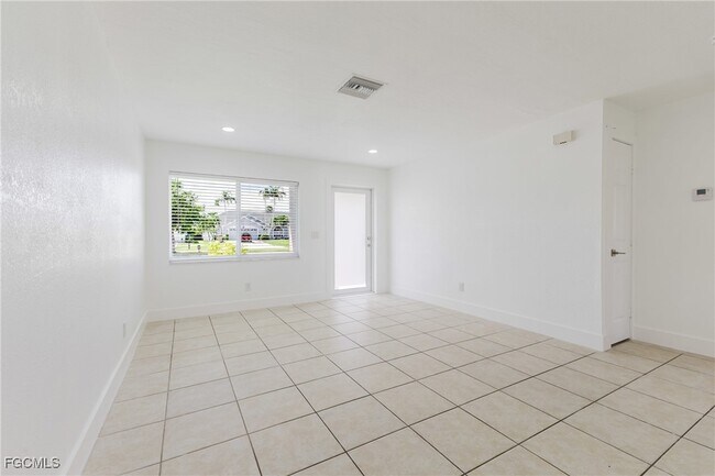 Building Photo - 1917 Cape Coral Pkwy W