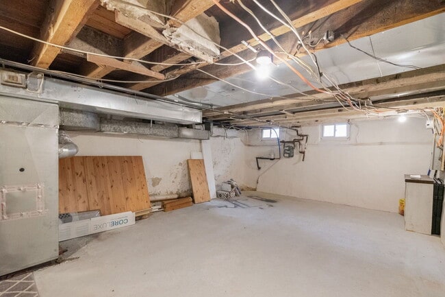 Building Photo - 1635 Catharine St