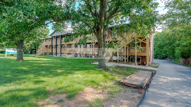 Building Photo - 2021 Cambridge Dr