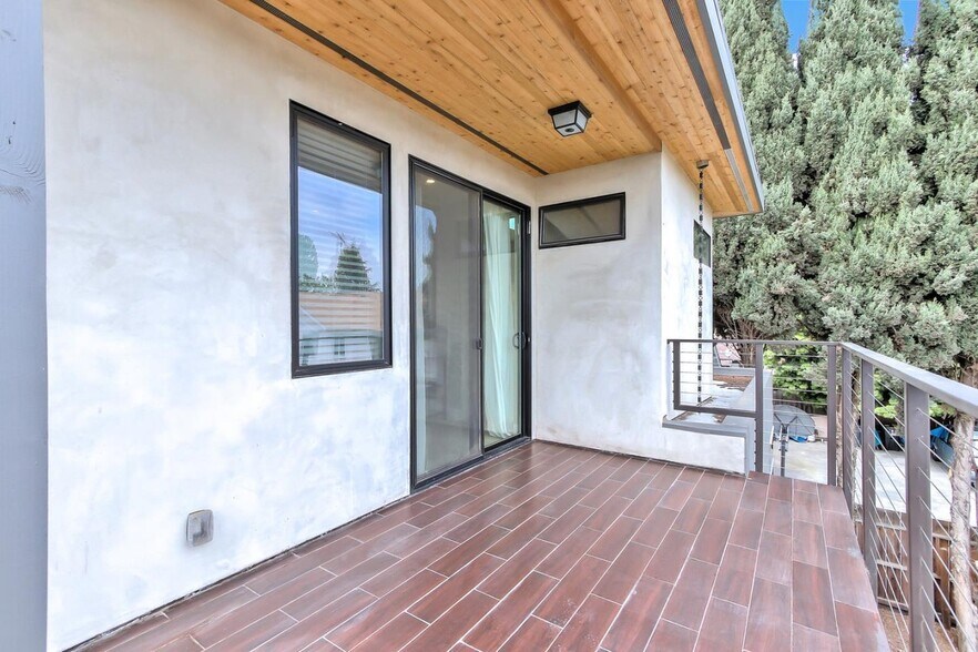 balcony - 363 Beemer Ave