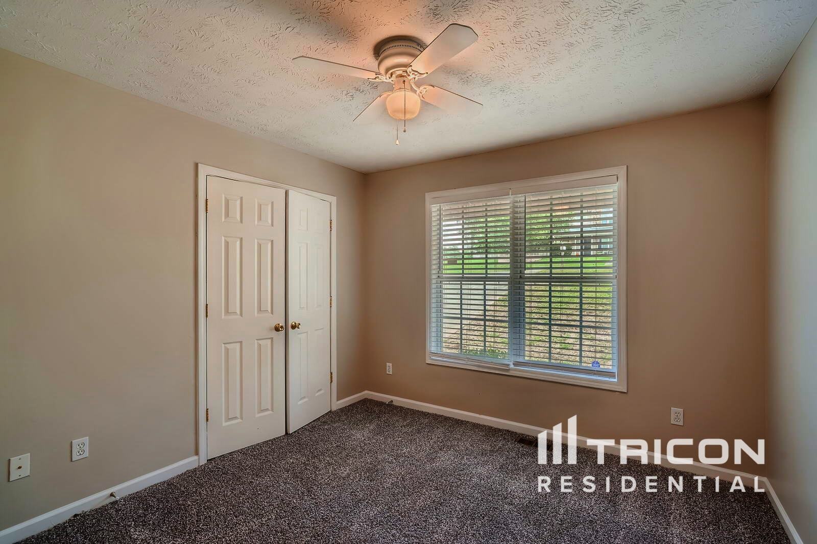 Building Photo - 930 Willow Hollow Dr