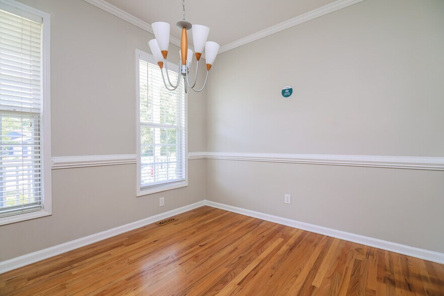 Building Photo - 512 Waterford Dr
