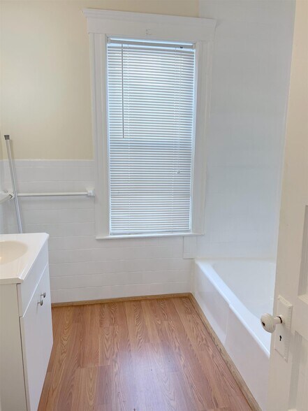 Building Photo - 44 Wilson Ave