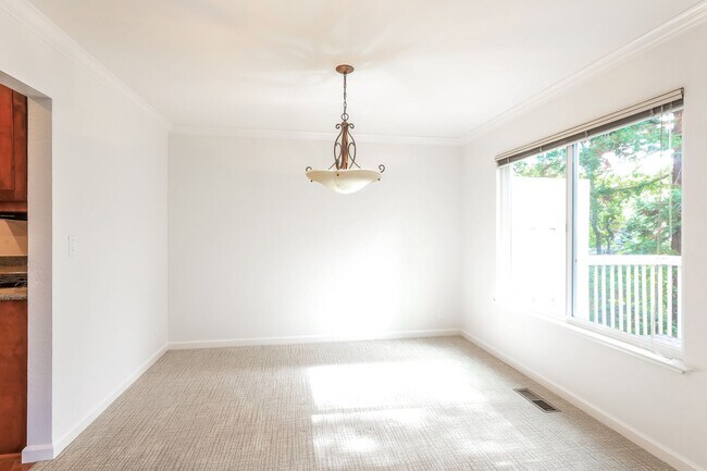 Building Photo - Available! Beautiful 3 Bedroom Townhome In Walnut Creek!