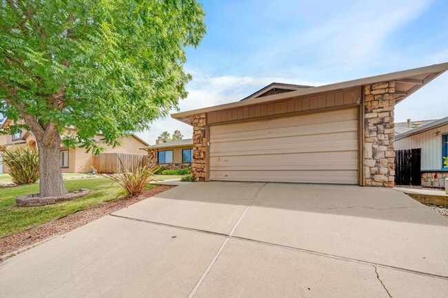 Building Photo - Charming Single-Story 3 Bed Home Two Car Garage & Spacious Yard!