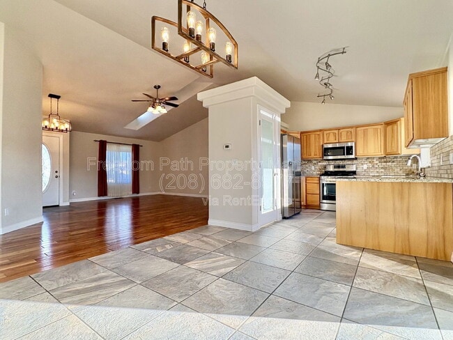 Building Photo - 594 W Ashworth Ln