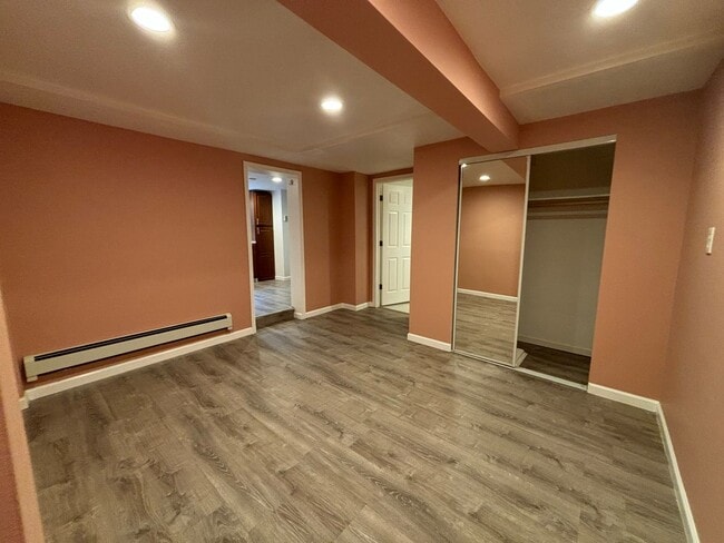 Building Photo - Basesment unit / All utilities included