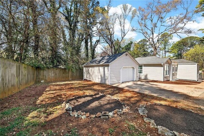 Building Photo - 955 S Columbia Dr