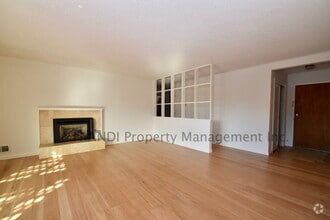Building Photo - Rare Lagoon Front Property in Corte Madera...