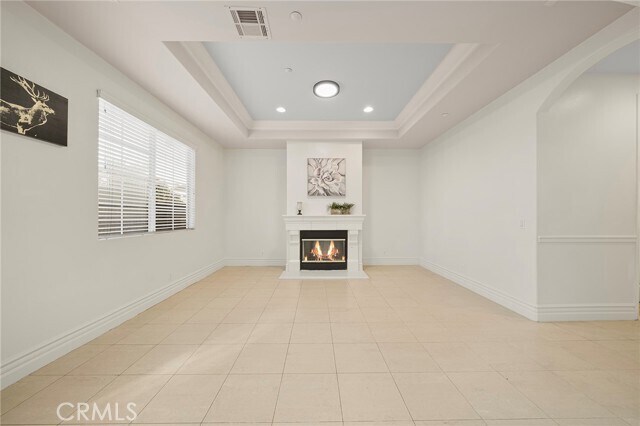 Building Photo - 527 S 5th Ave