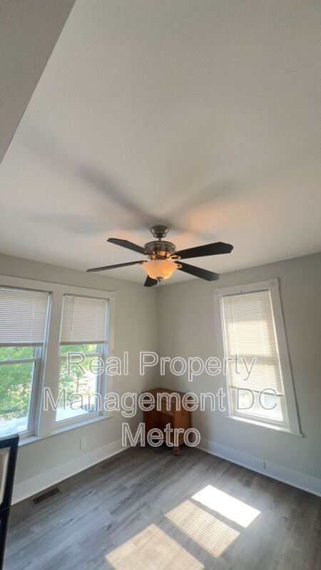 Building Photo - 1241 Monroe St NE