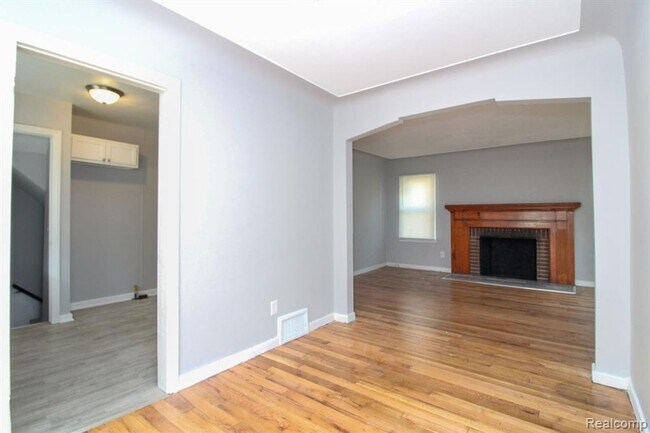 Building Photo - $1,300 - 3 Bed Home in Detroit