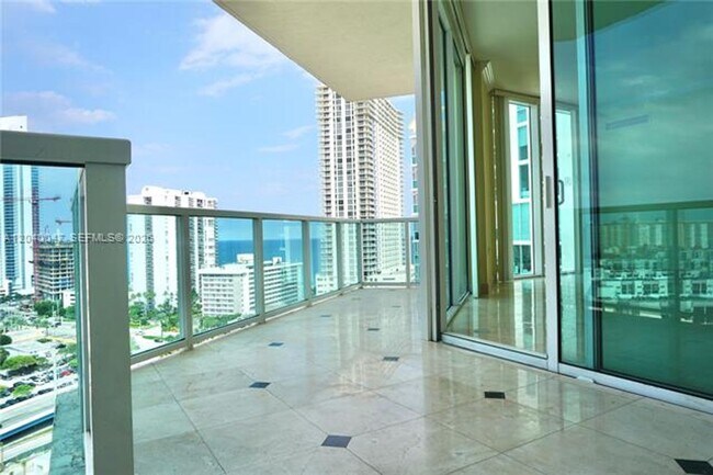 Building Photo - 200 Sunny Isles Blvd