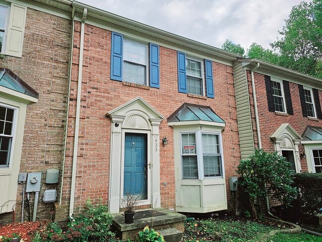 Building Photo - 435 Oakton Way