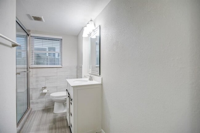 Building Photo - 2507 Rogge Ln