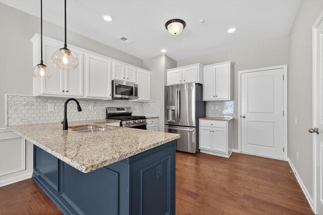 Building Photo - 3277 Castleberry Village Dr