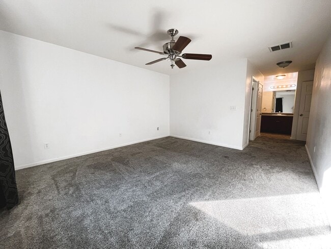 Building Photo - Spacious 4-bedroom home!