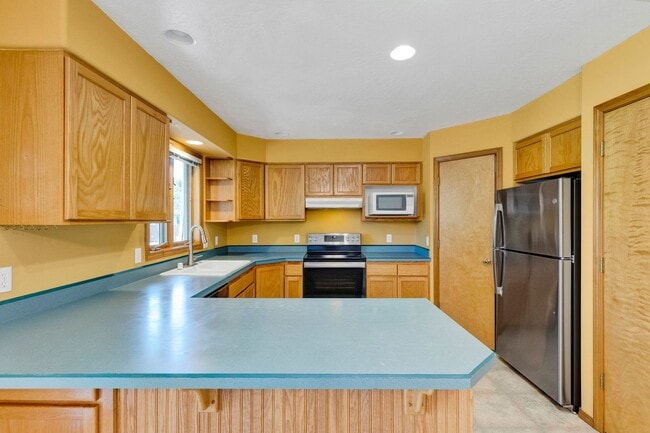Building Photo - Single Family Home in LOLO, 4 bed / 3 bath...