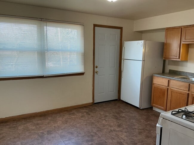 Building Photo - 7017 N Teutonia Ave