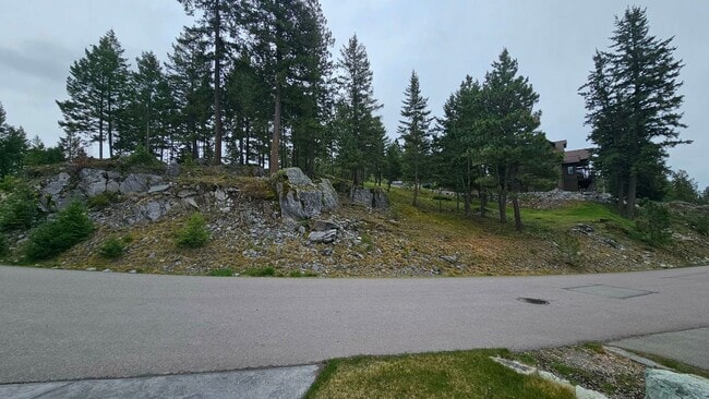 Building Photo - Fully furnished town home in Bigfork