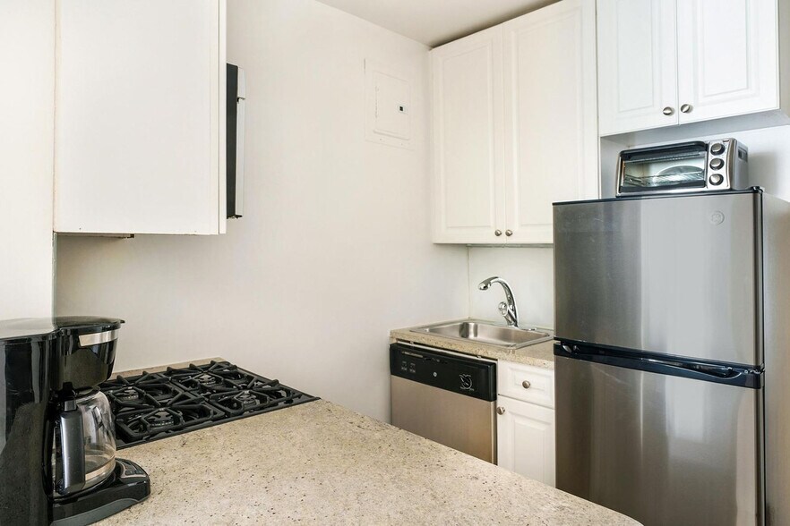 Building Photo - 500 E 62nd St