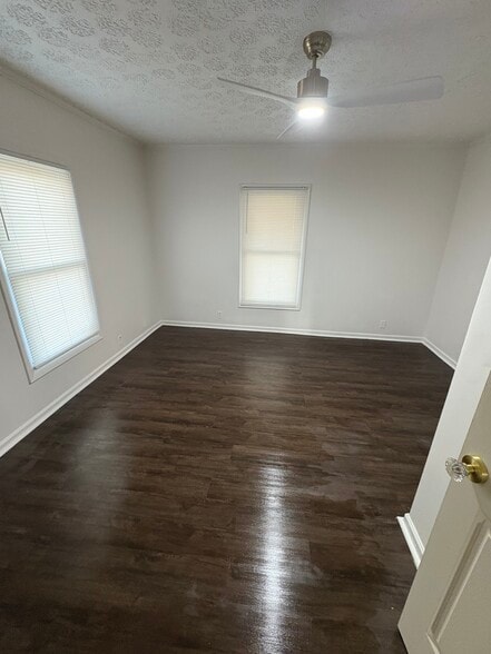 Building Photo - 589 Mountain Rd