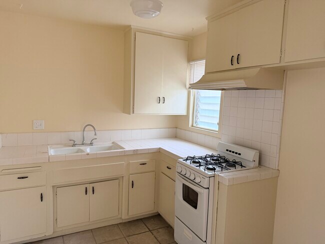 Kitchen - 2608 Vanderbilt Ln