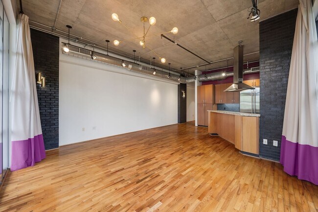 Building Photo - 505 Bastrop St