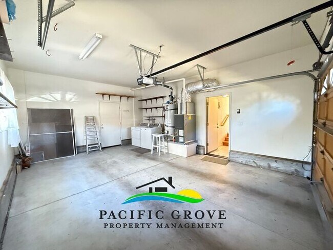 Building Photo - Updated 3 Bedroom in Pacific Grove!