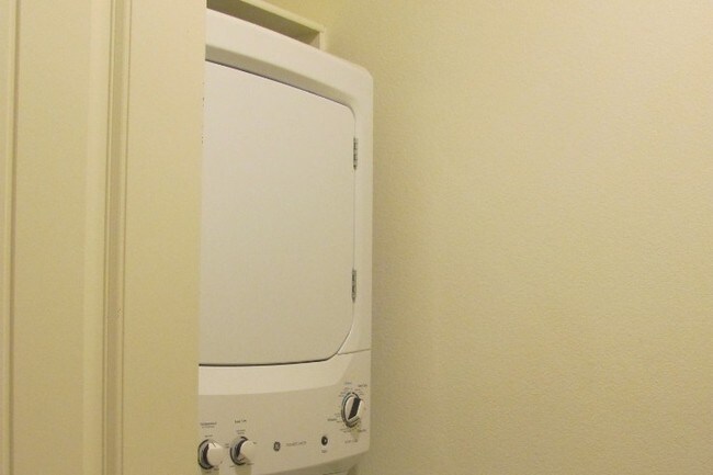 Building Photo - 3043 Hopkins St