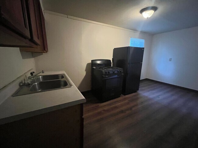 Building Photo - 3 bedroom home in Rockford
