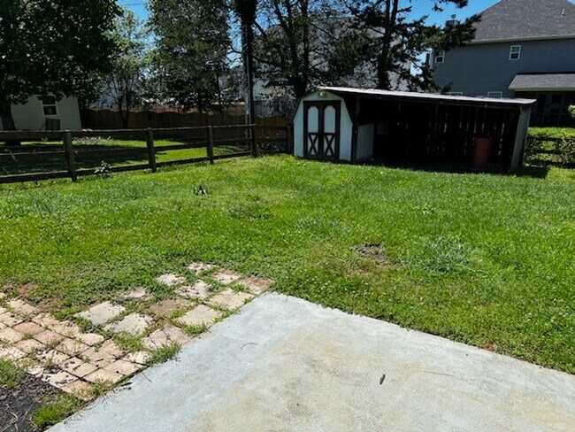 Building Photo - Maryville 37803 - 3 bedroom, 2 bath home -...
