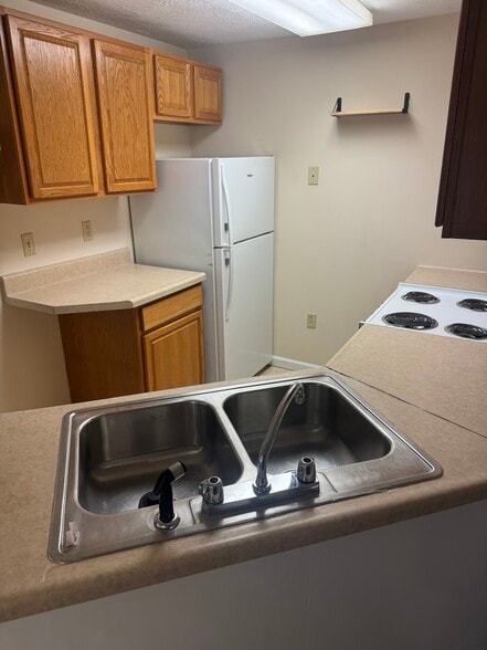 Kitchen - 150 Pleasant St