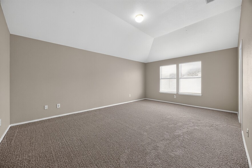 Building Photo - 1432 Oak Hollow Ln