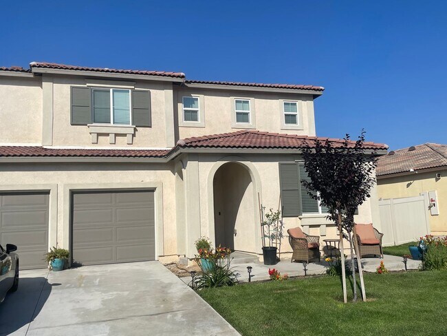 Building Photo - Newly Built 5 Bedroom in Beaumont