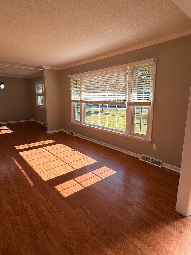 Building Photo - Darling on Deborah