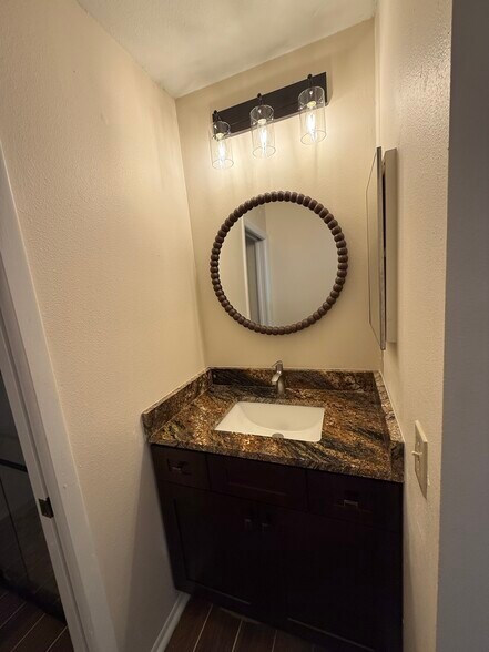 Building Photo - 2120 Corbin Pl