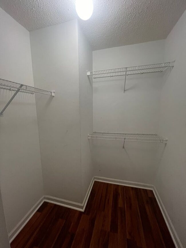 Building Photo - Breezewood Condo, 2 Brd/2bath, center of W...