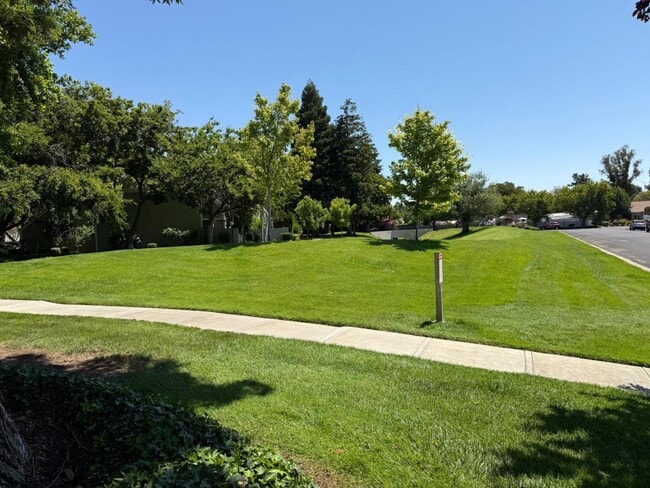 Building Photo - 7405 Maywood Dr