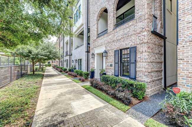 Building Photo - 7518 Viano Ln
