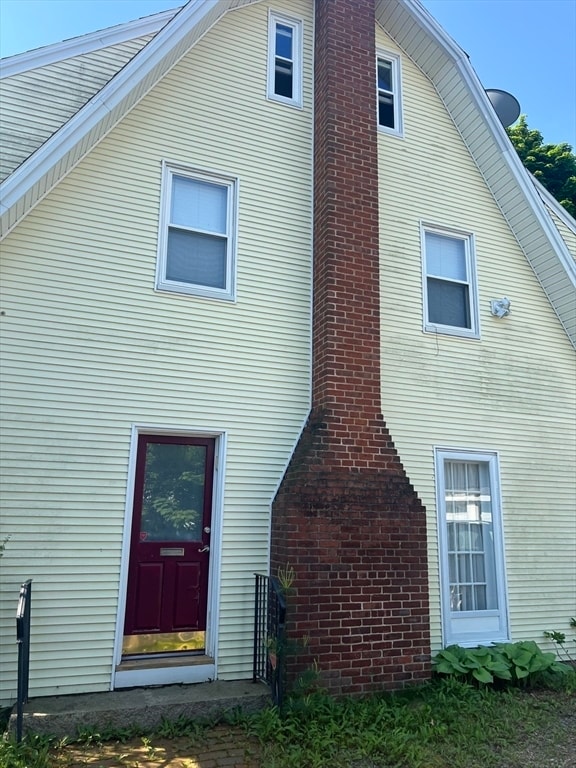 Building Photo - 17 Pond St
