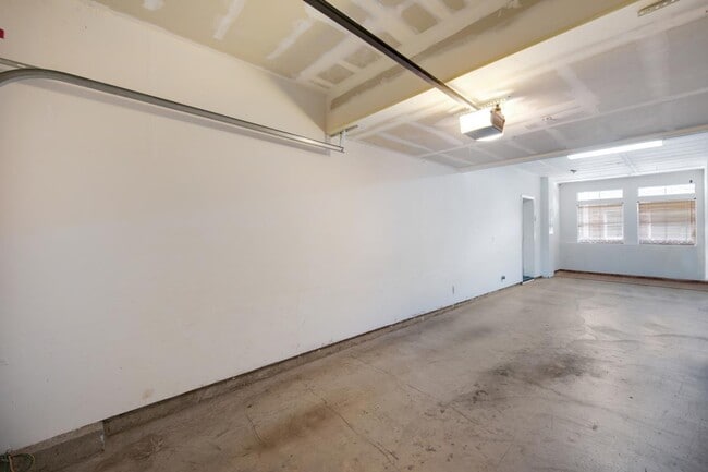 Building Photo - 895 Gaspar Vis