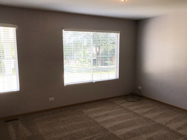 Building Photo - 2917 W Country Club Ave